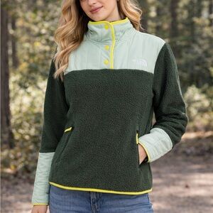 The North Face Women's Cragmont Fleece ¼-Snap pullover.